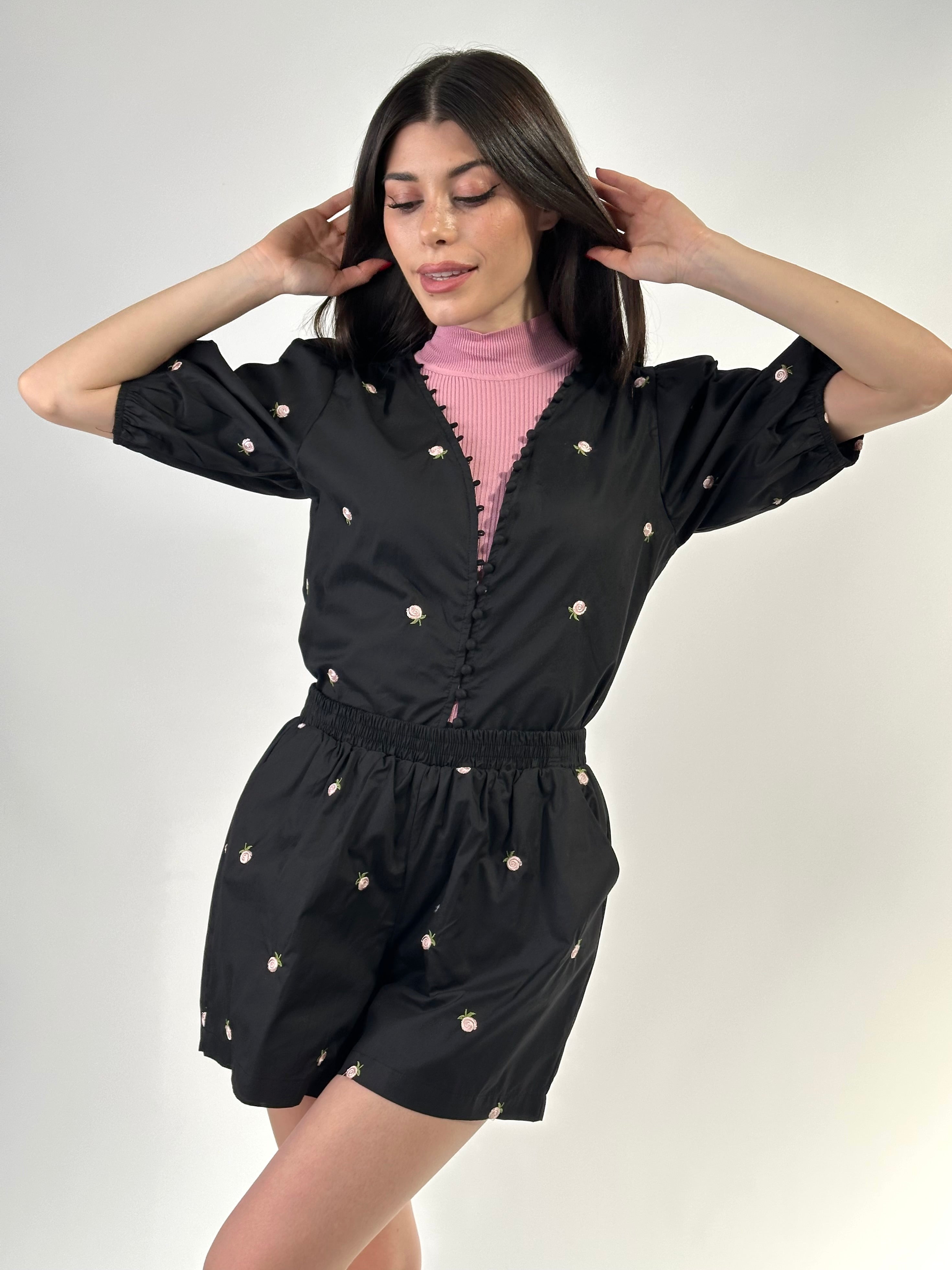 Camicia in cotone rose ricamate nero