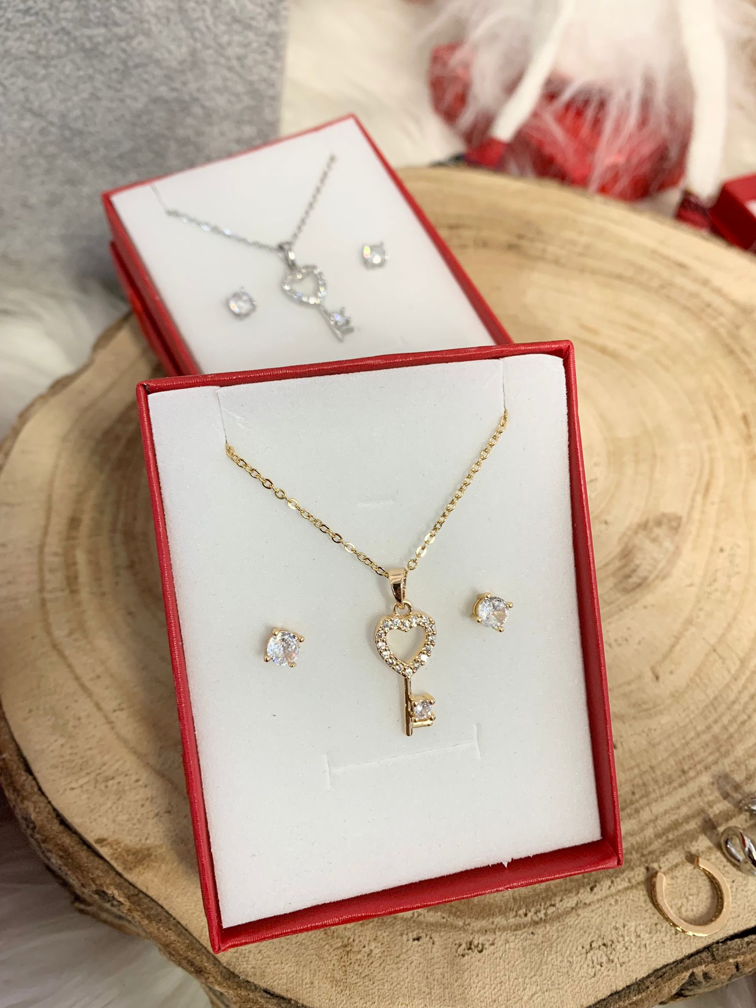 Set collana chiave e orecchini punto luce