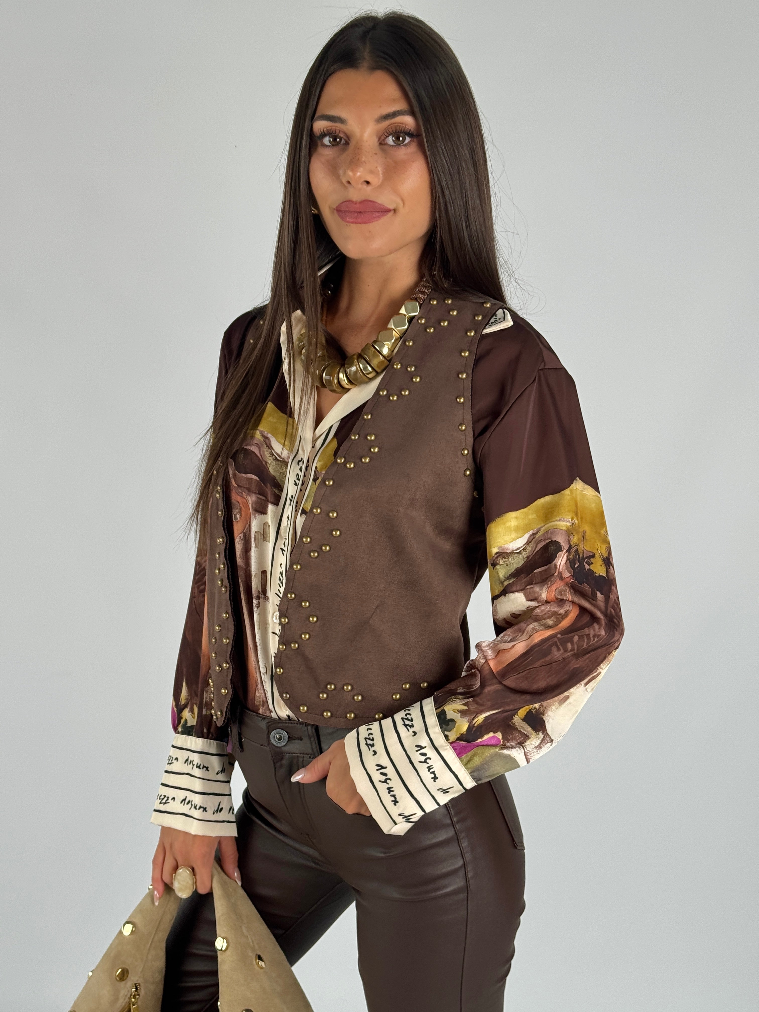 Gilet borchie scamosciato marrone
