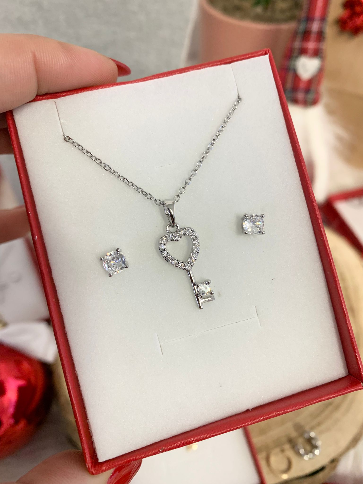 Set collana chiave e orecchini punto luce