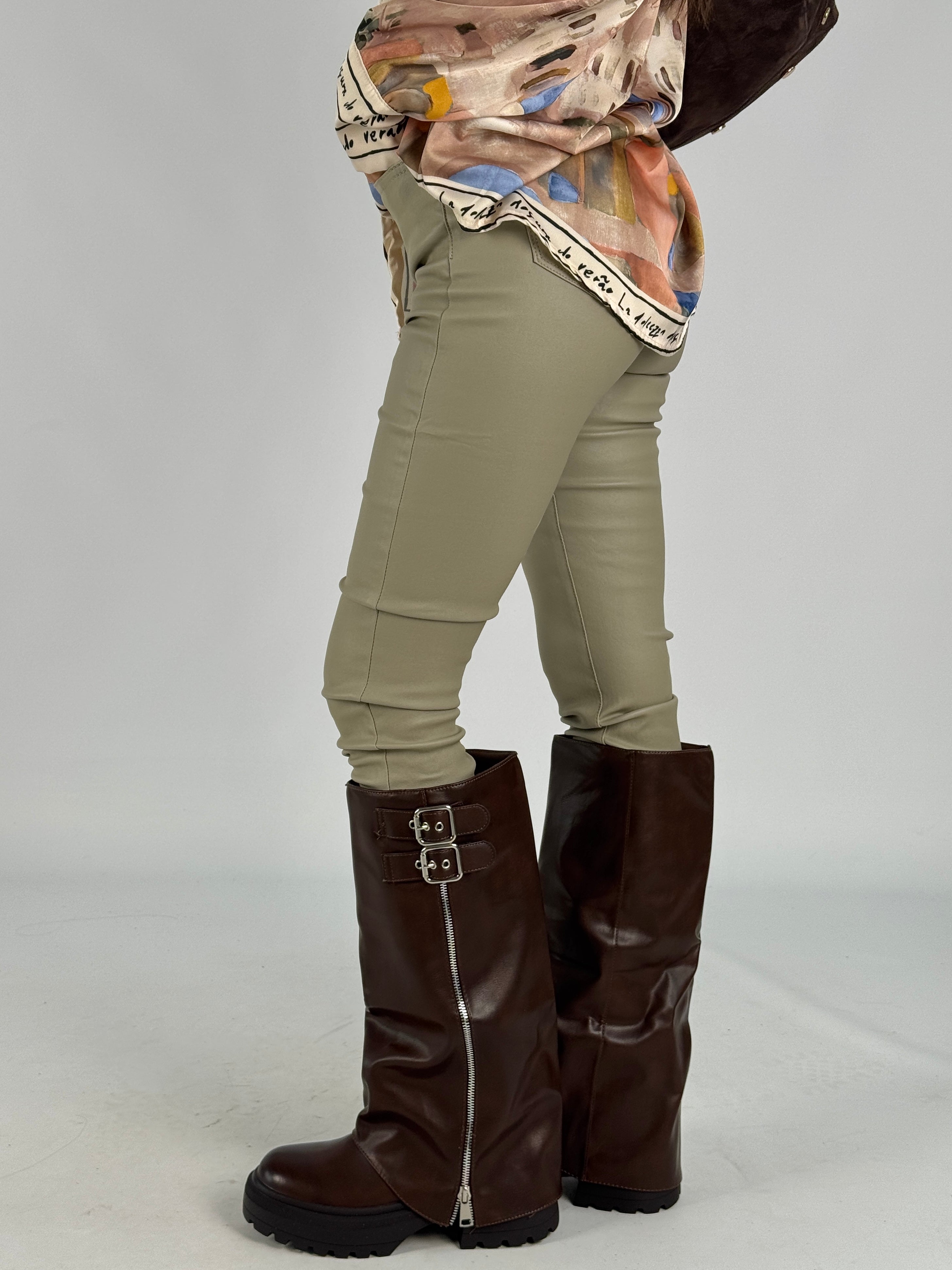 Pantalone in ecopelle beige
