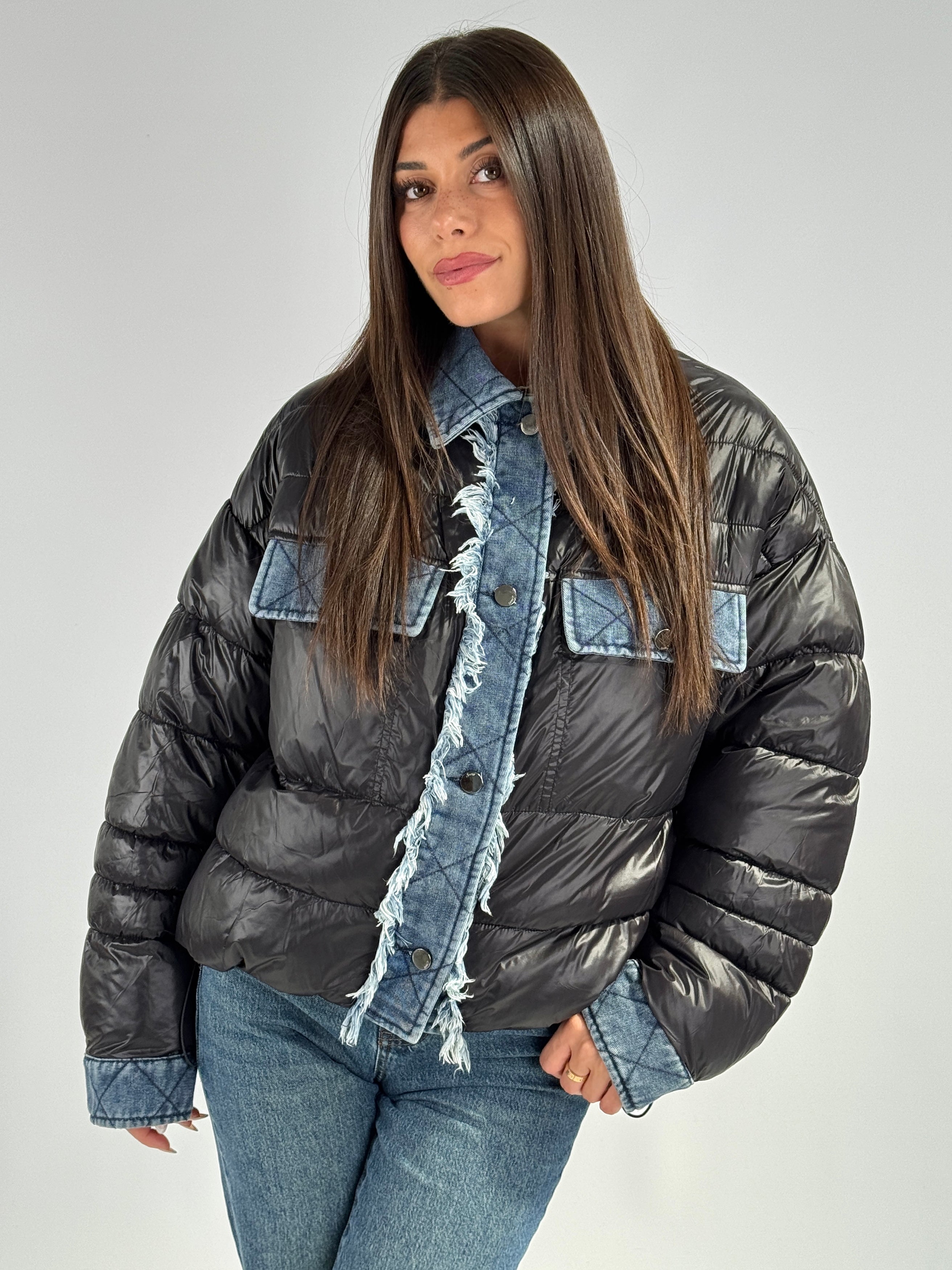 Piumino trapuntato e denim nero