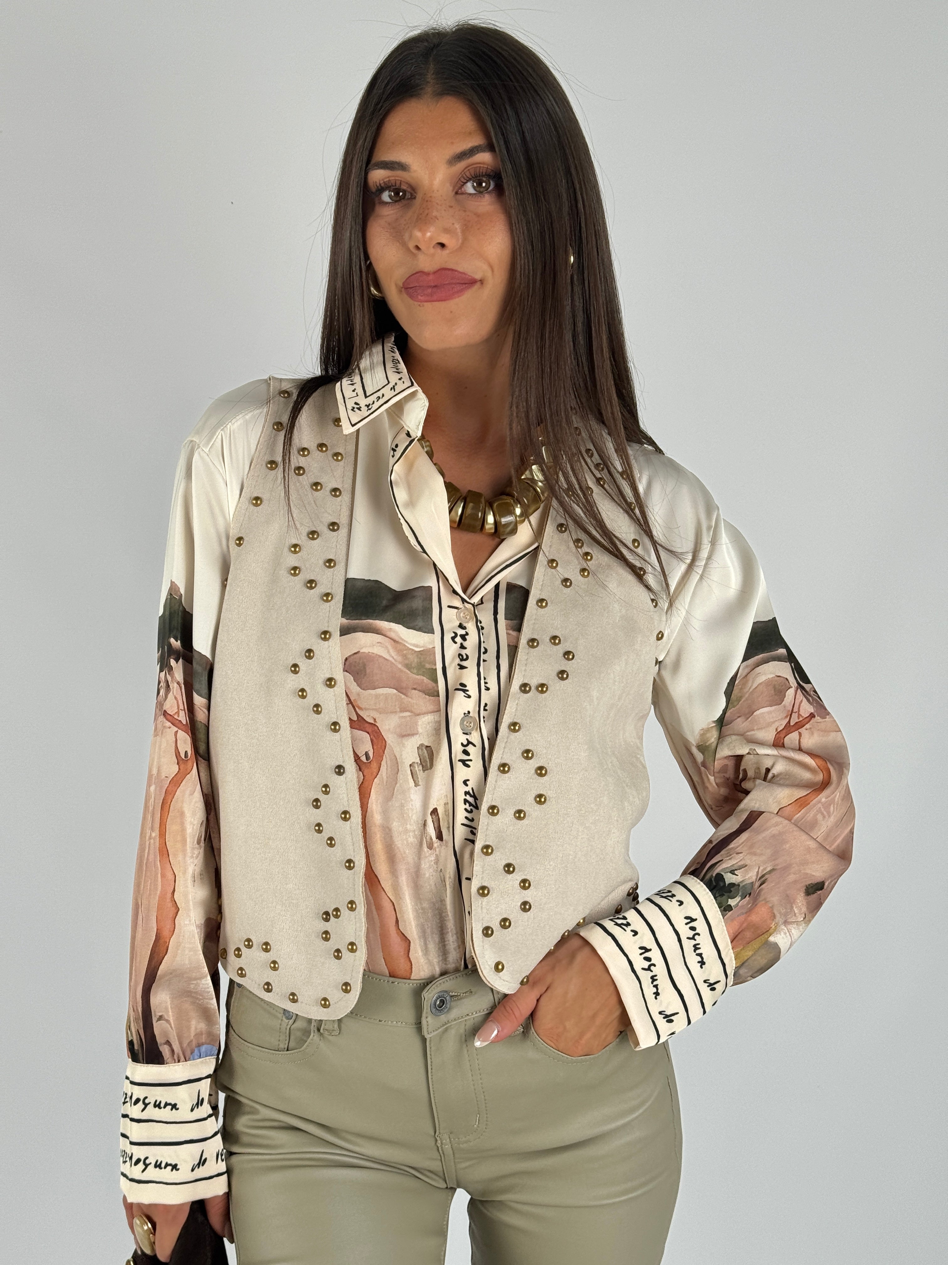 Gilet borchie scamosciato beige