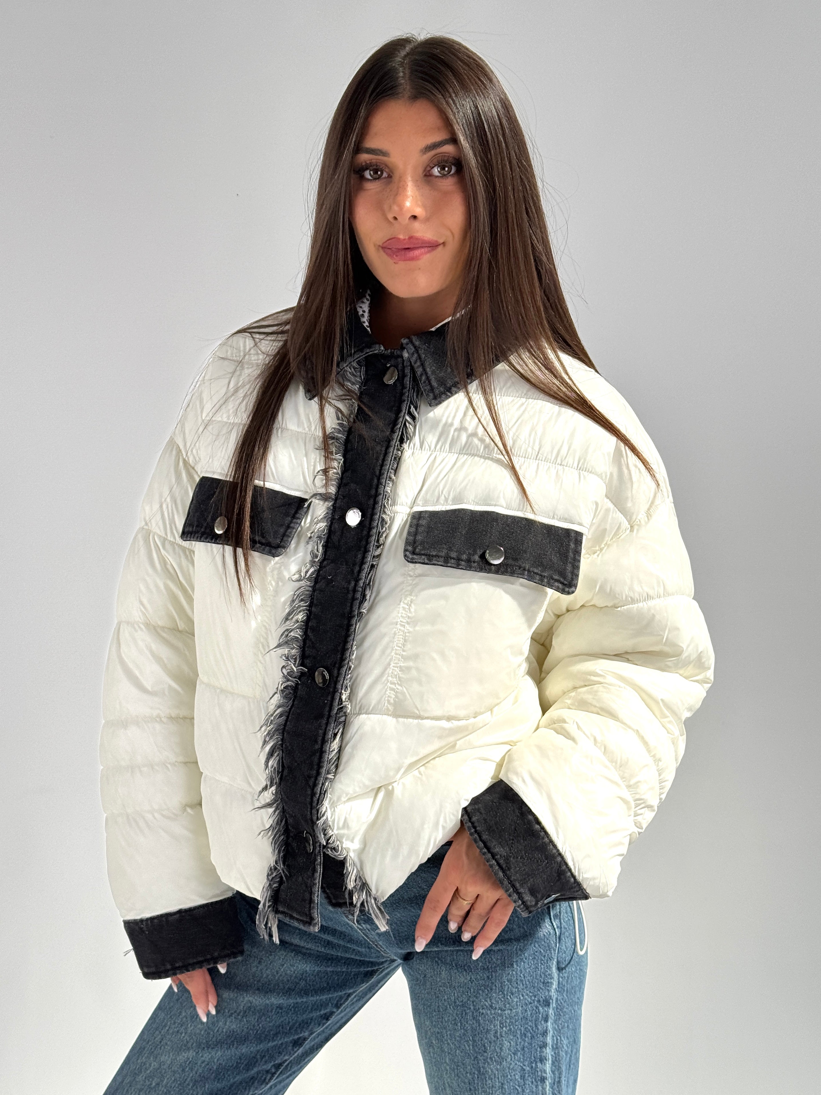 Piumino trapuntato e denim bianco