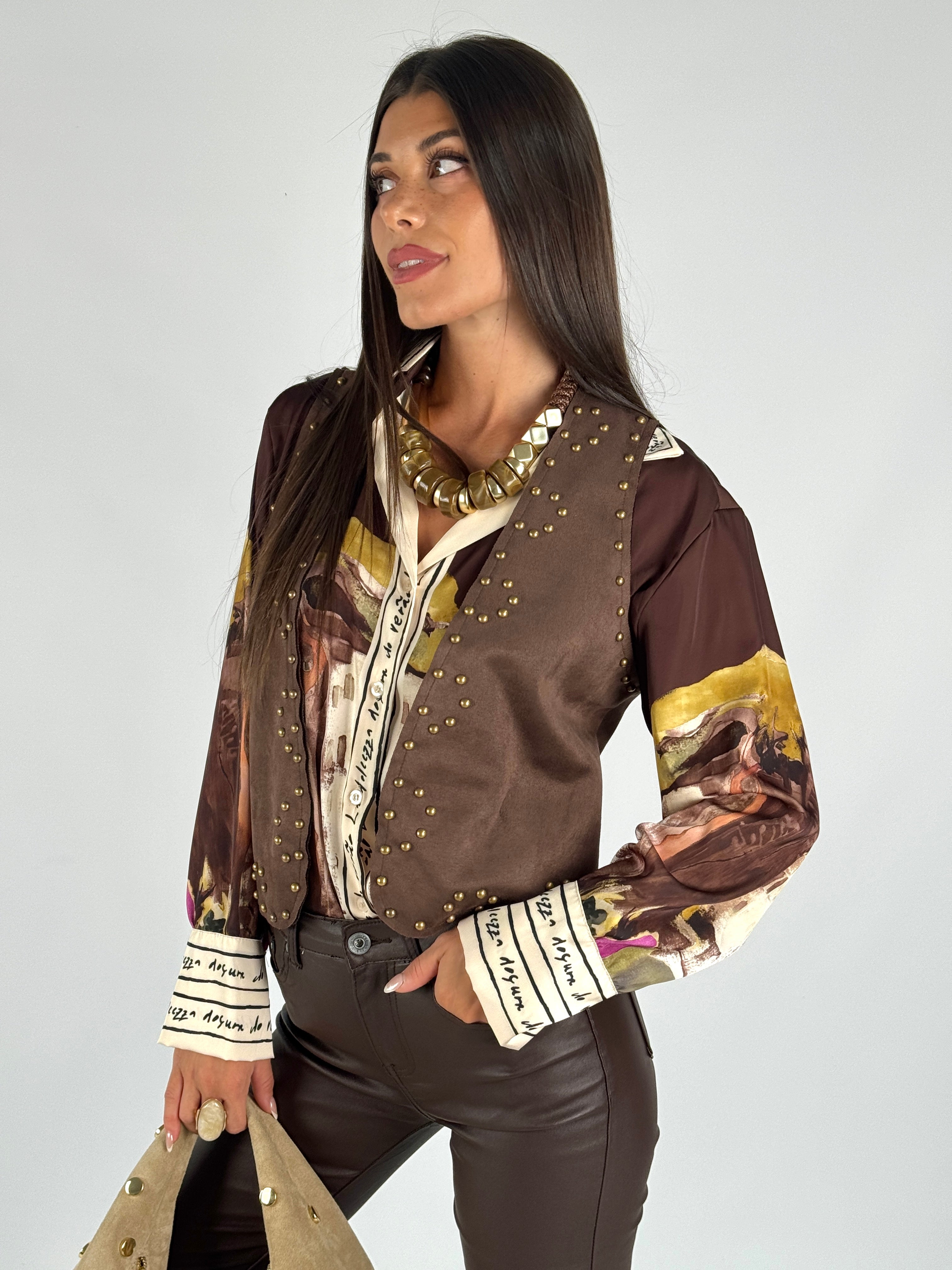 Gilet borchie scamosciato marrone
