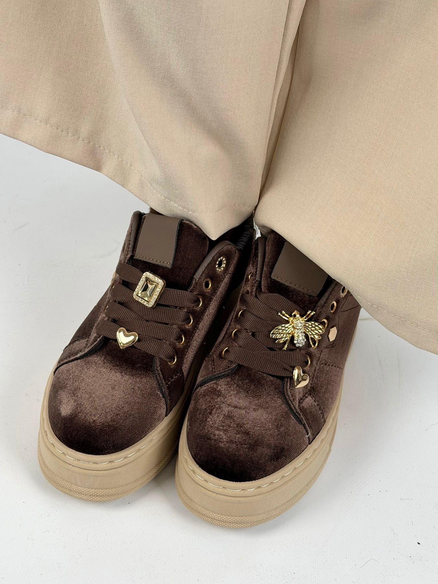 sneaker charm moro