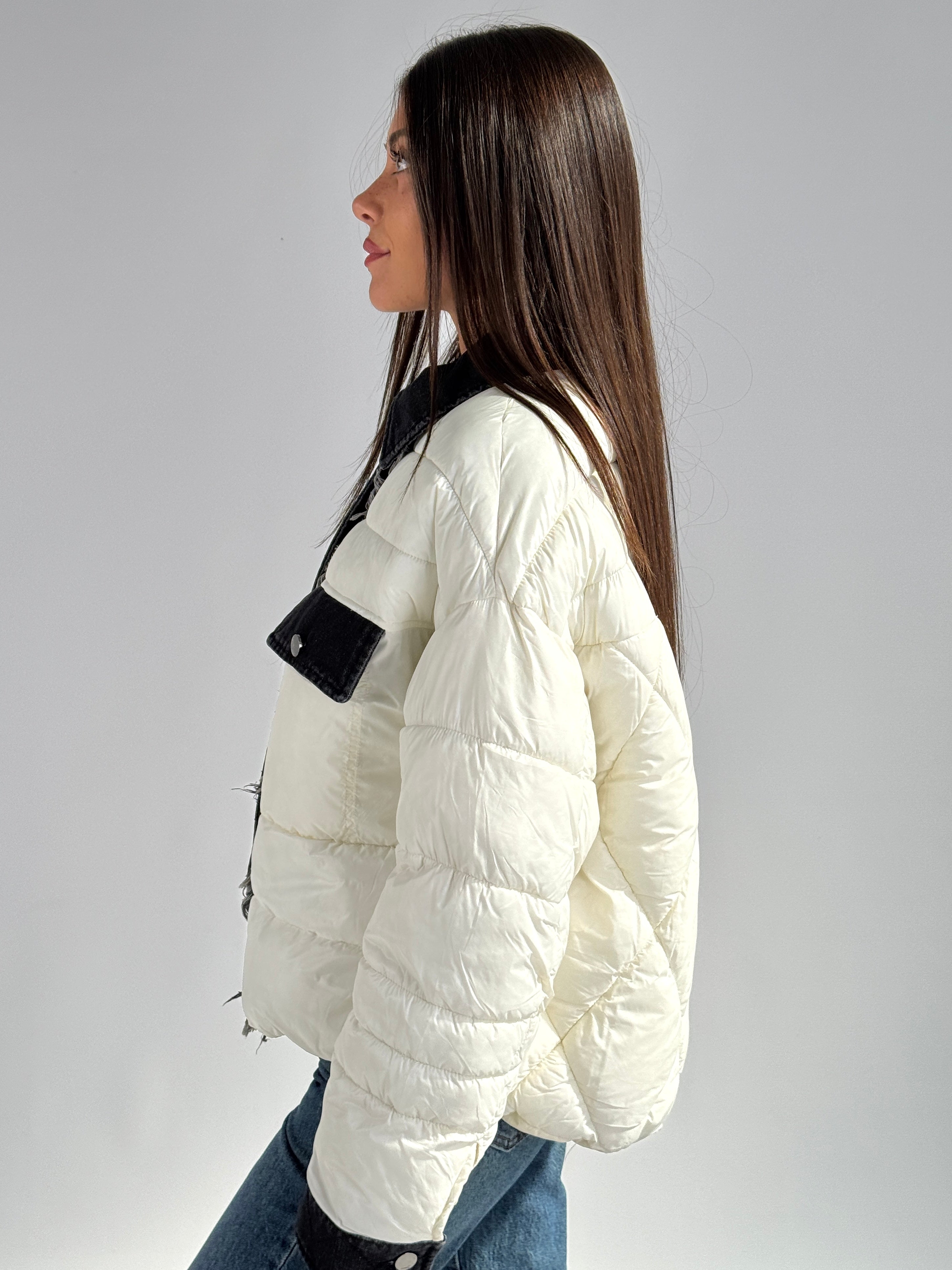 Piumino trapuntato e denim bianco