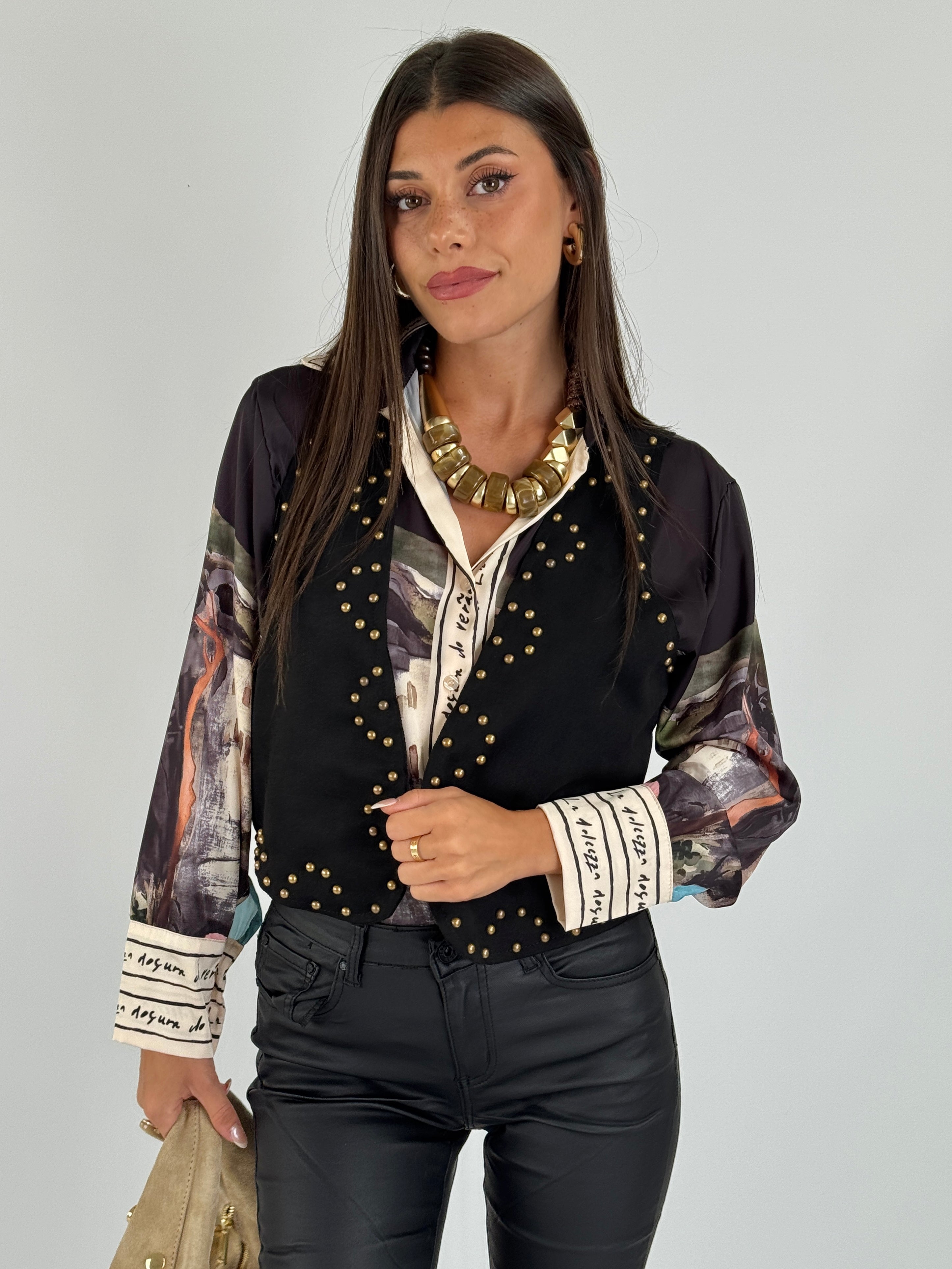 Gilet borchie scamosciato nero