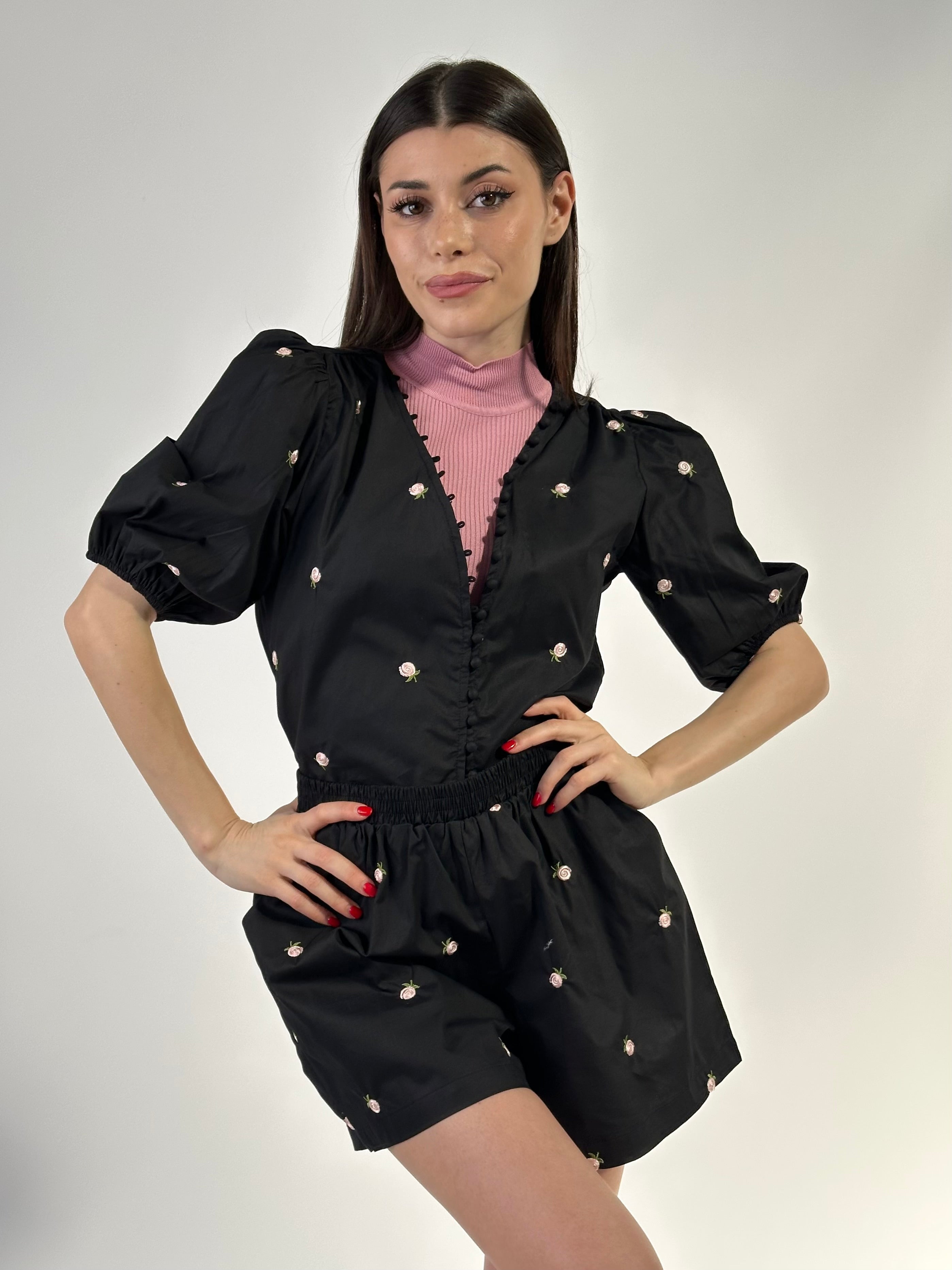 Camicia in cotone rose ricamate nero