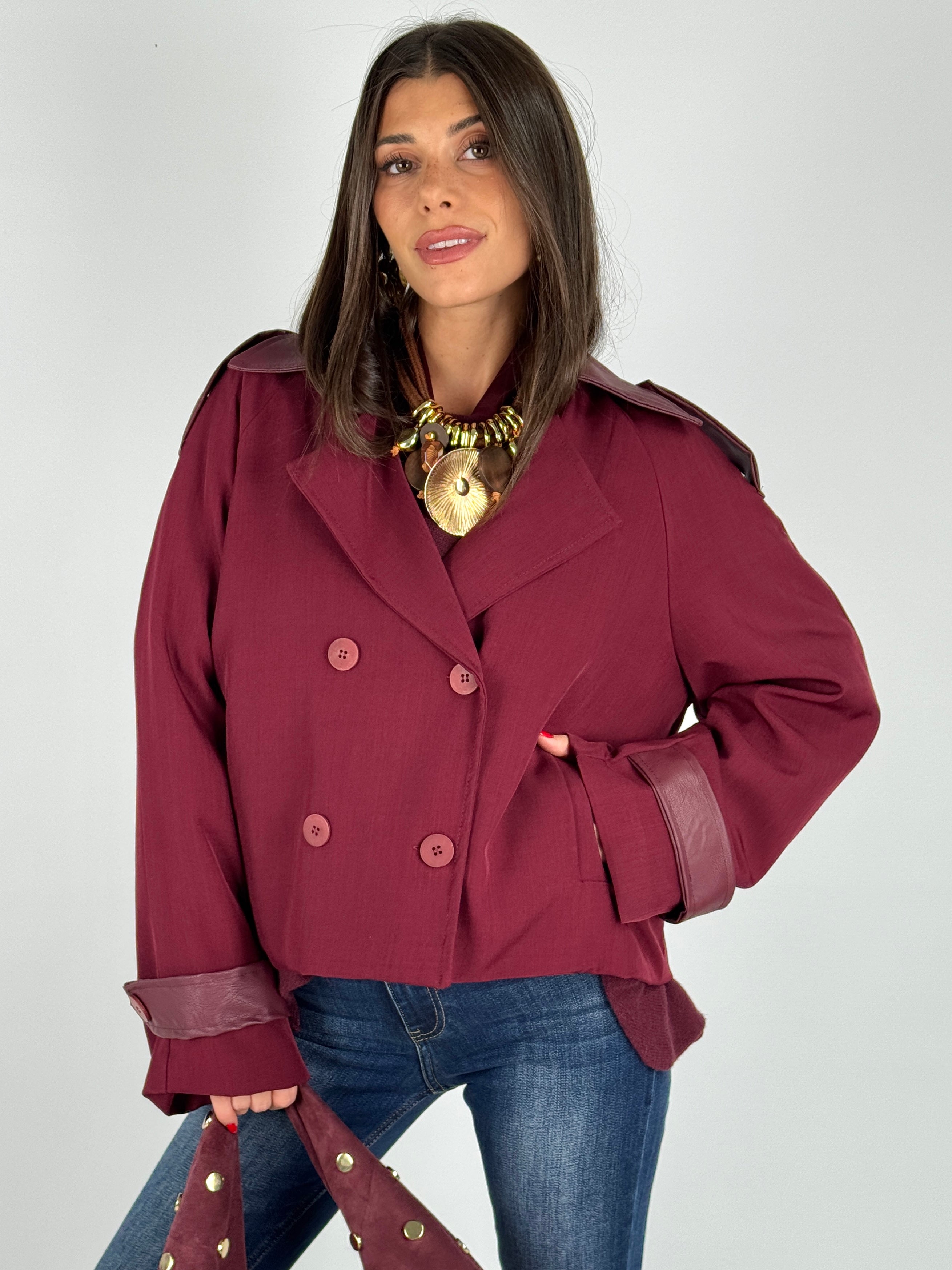 Trench corto Amelia bordeaux