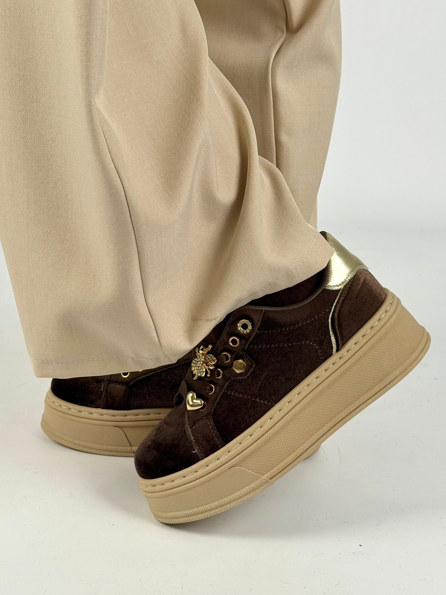 sneaker charm moro