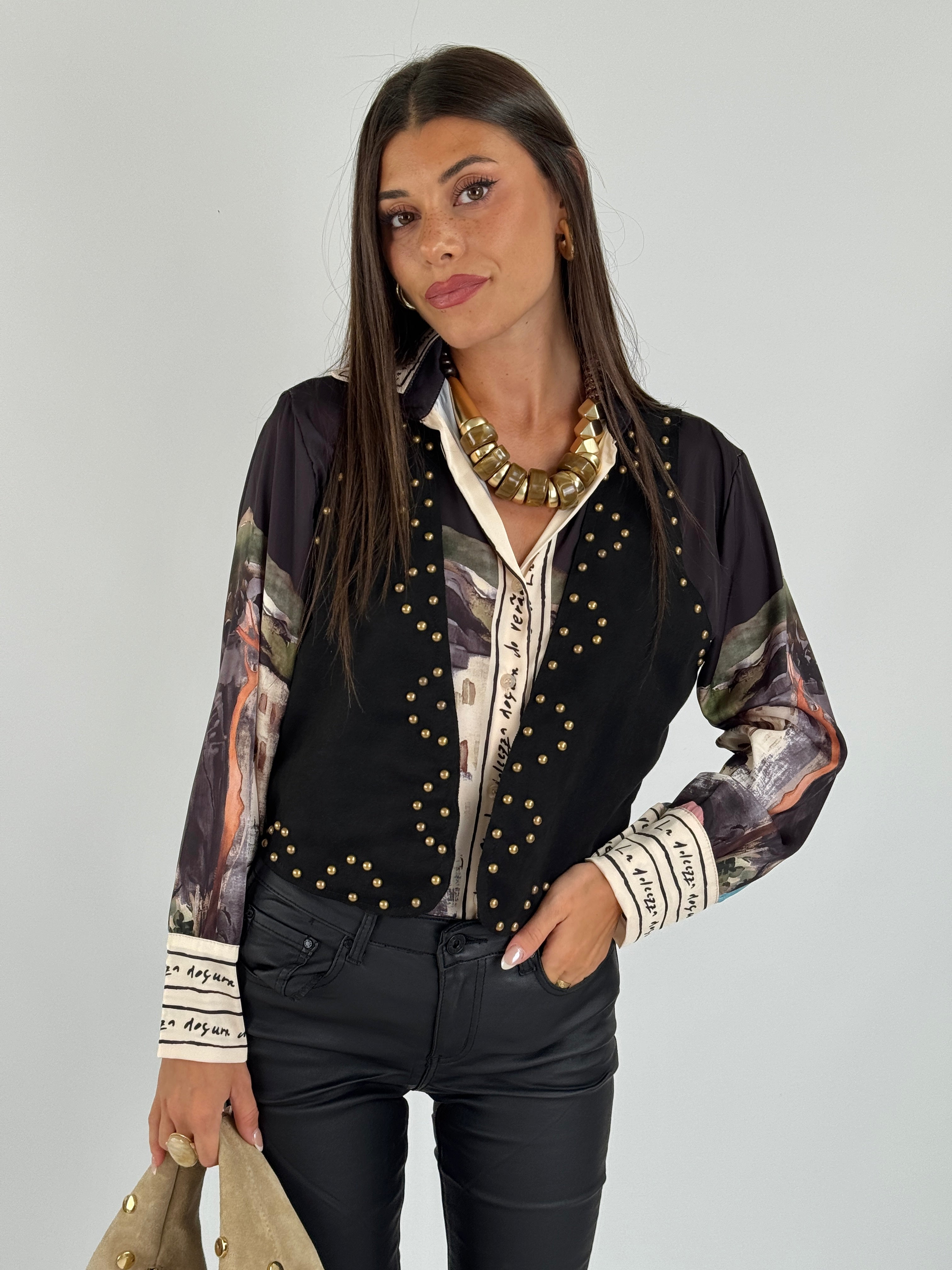 Gilet borchie scamosciato nero