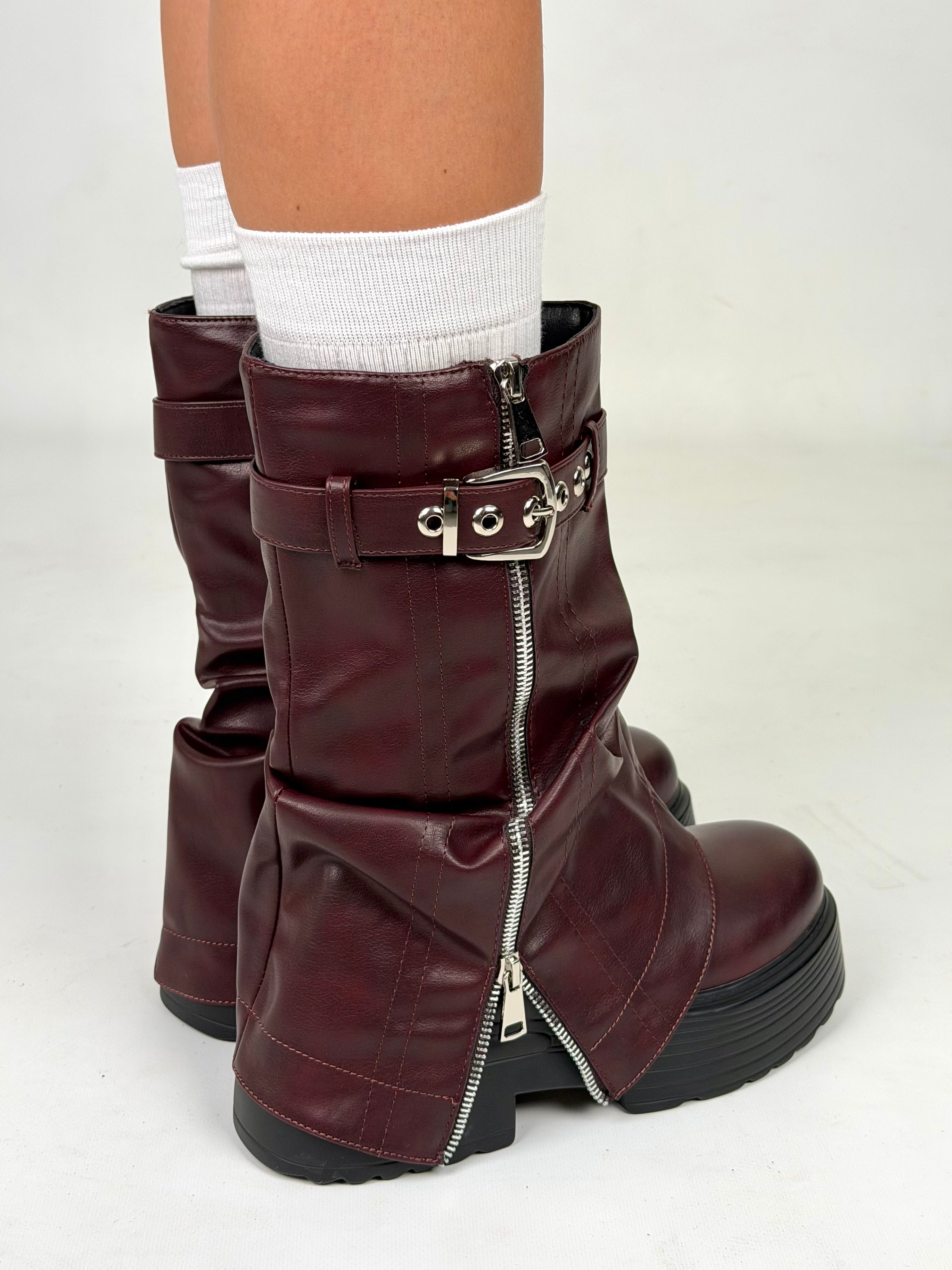 Stivale risvolto fibbie bordeaux