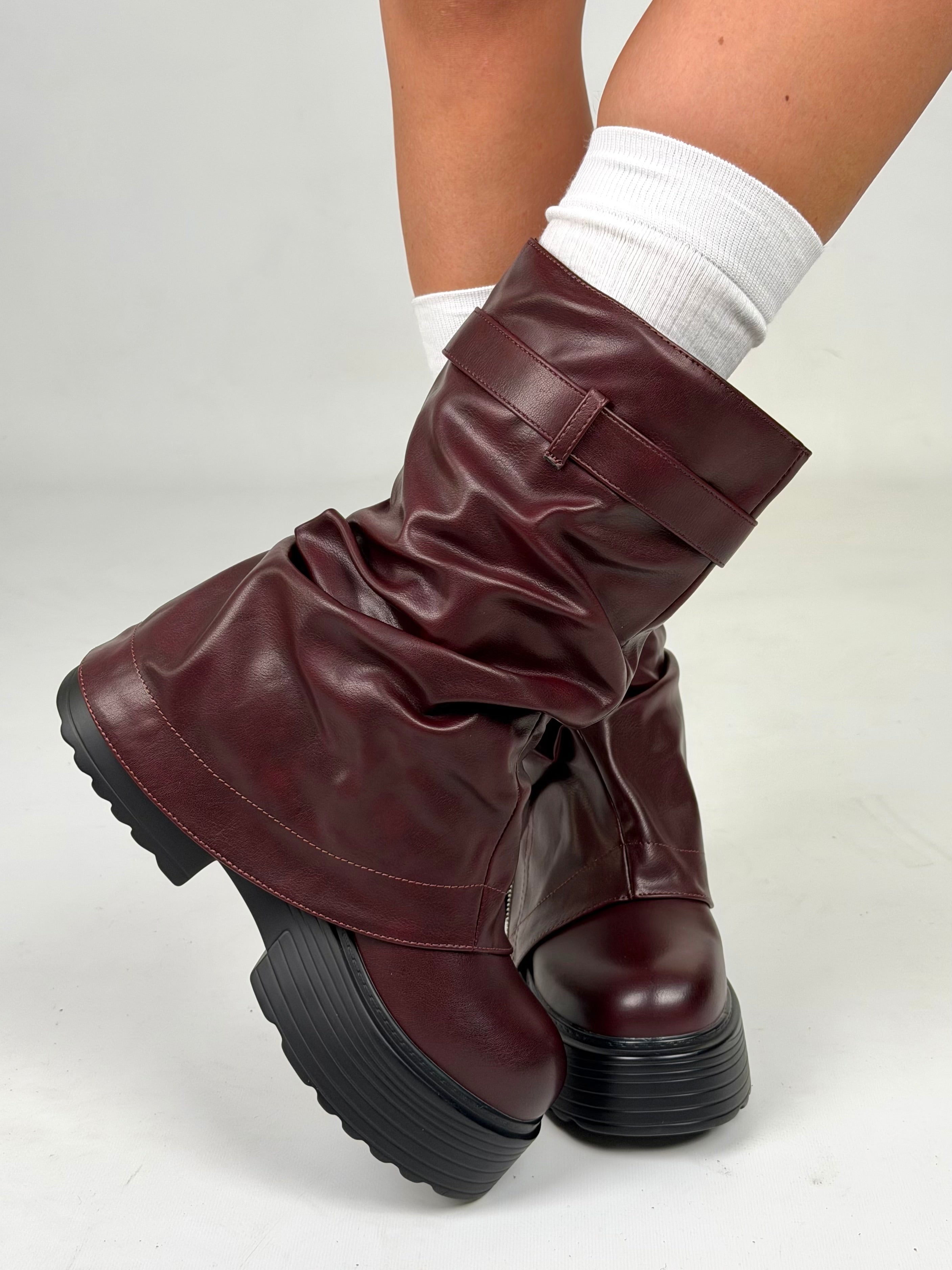 Stivale risvolto fibbie bordeaux