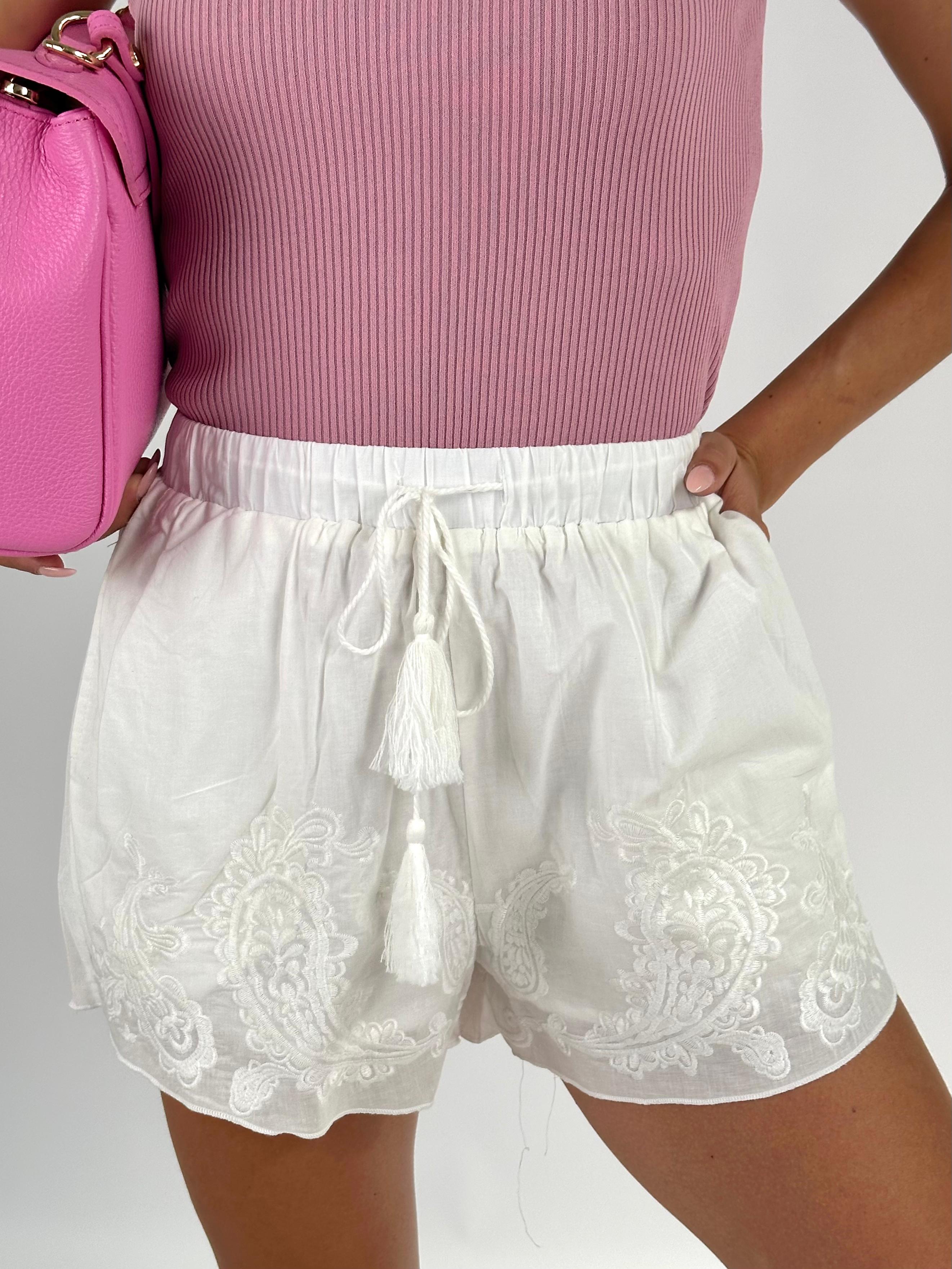 Shorts in cotone fiori rilievo bianco